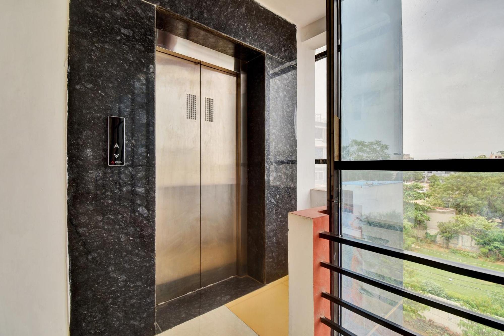 Townhouse Hotel Fly View ชัยปุระ ภายนอก รูปภาพ